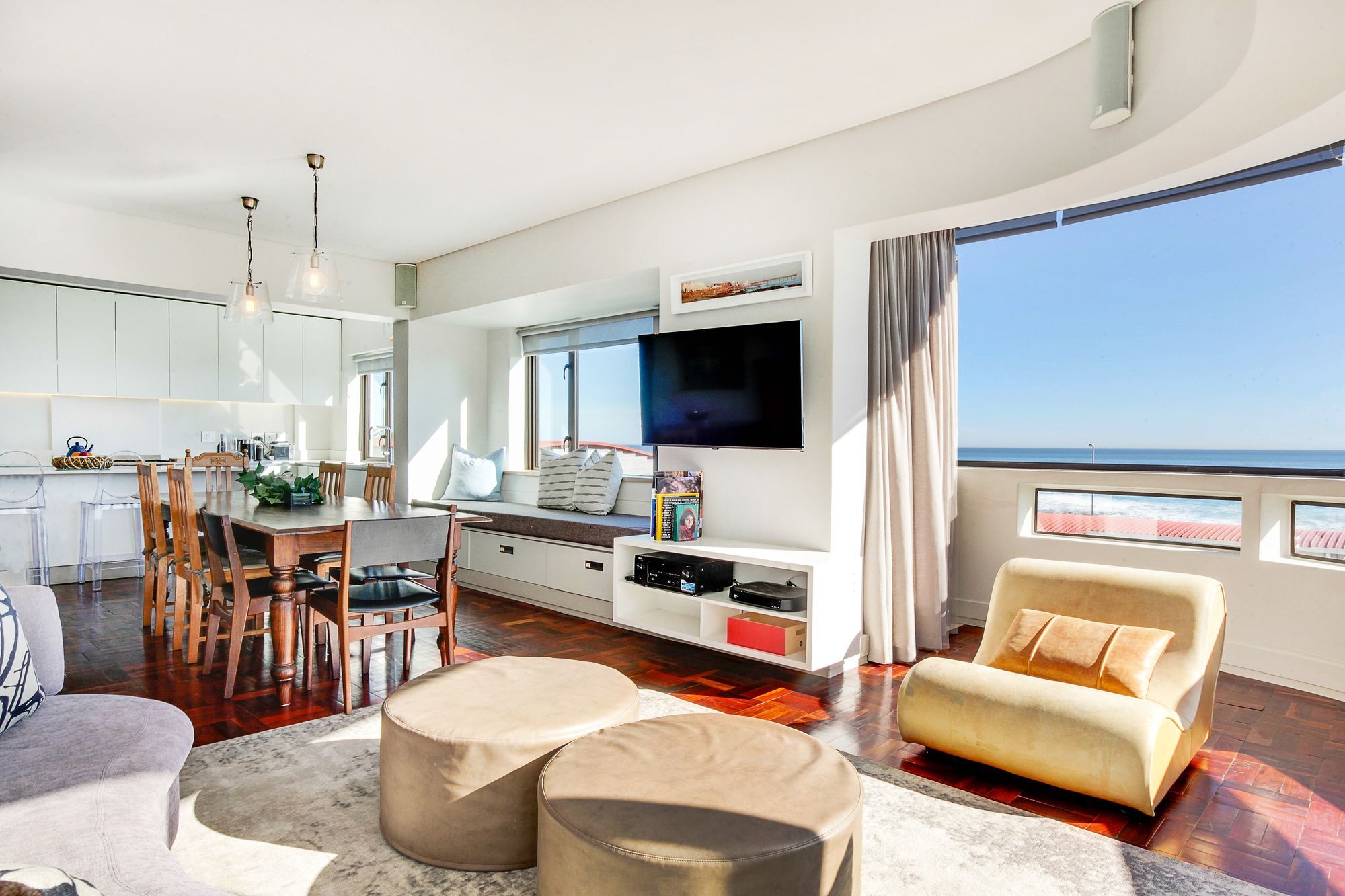Backup Powered Sea View Apartment On The Promenade Cape Town Exterior photo