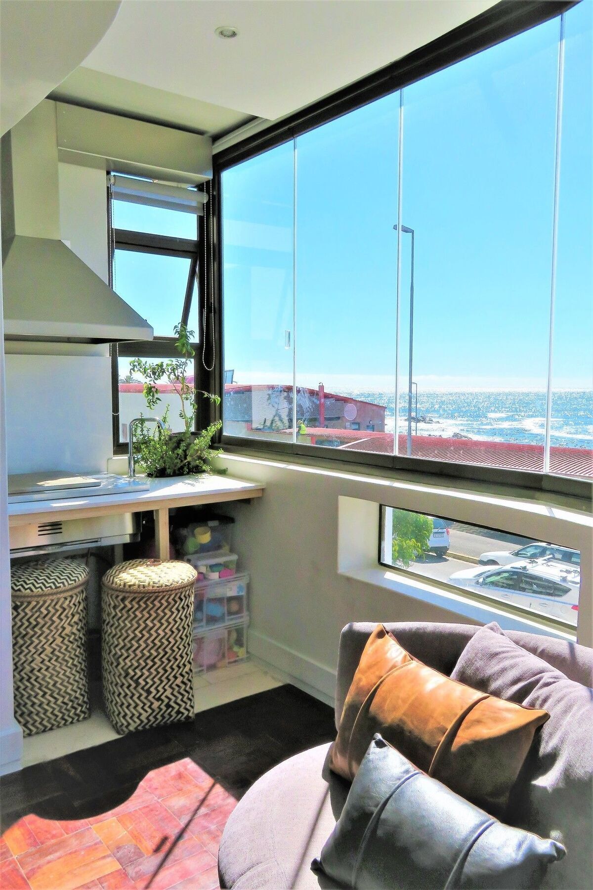 Backup Powered Sea View Apartment On The Promenade Cape Town Exterior photo